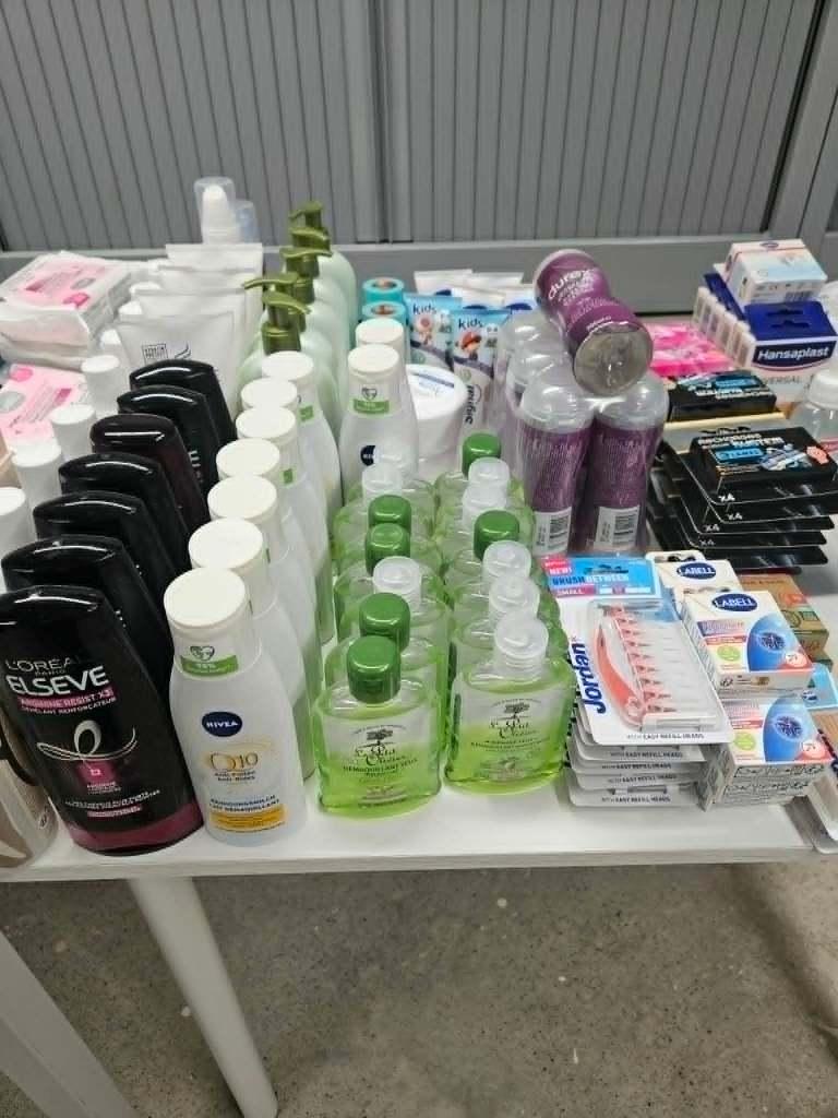 Lot de cosmétique et produit ménager, Bijoux, Sacs & Beauté, Enlèvement, Neuf