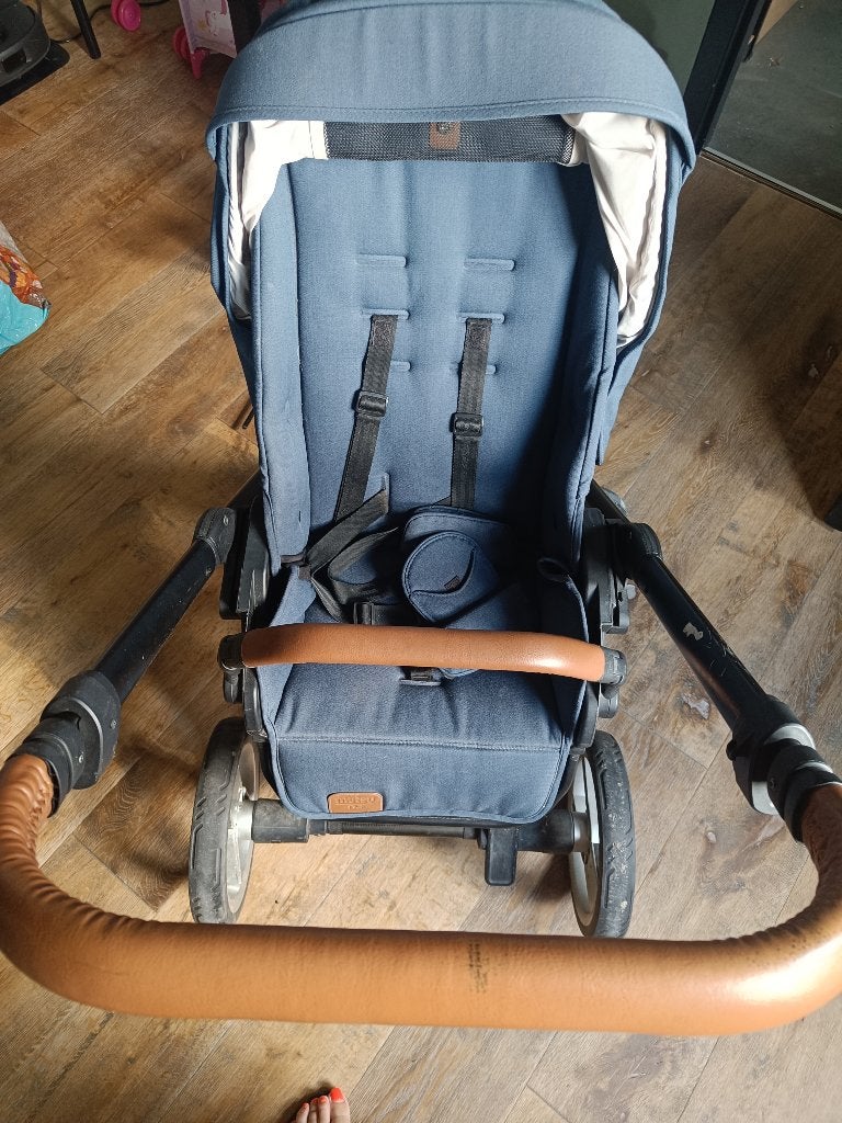 Mutsy Nio buggy( met voetenzak, met adapters voor Maxi Cosi), Enlèvement, Utilisé, Autres marques, Dossier réglable