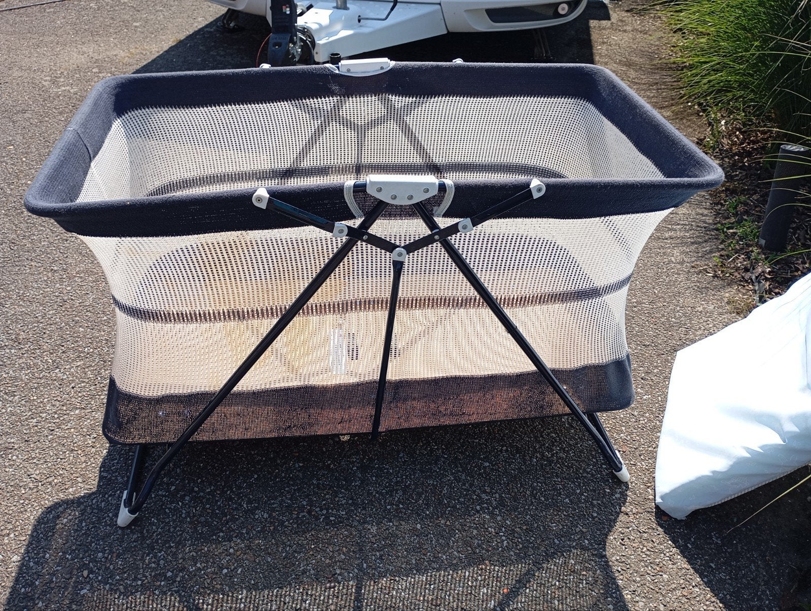 Op plooibaar Reisbedje vr Baby met Matras.. Breedte  120 CM, Ophalen