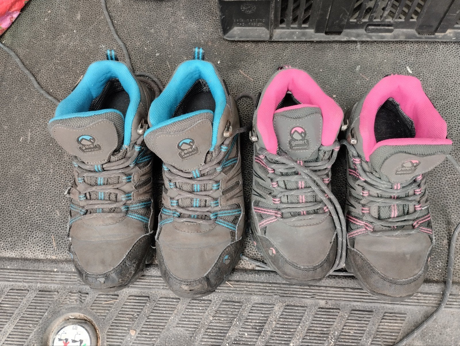 bergschoenen maat 34(blauw)/ 30.5(roze), Ophalen of Verzenden