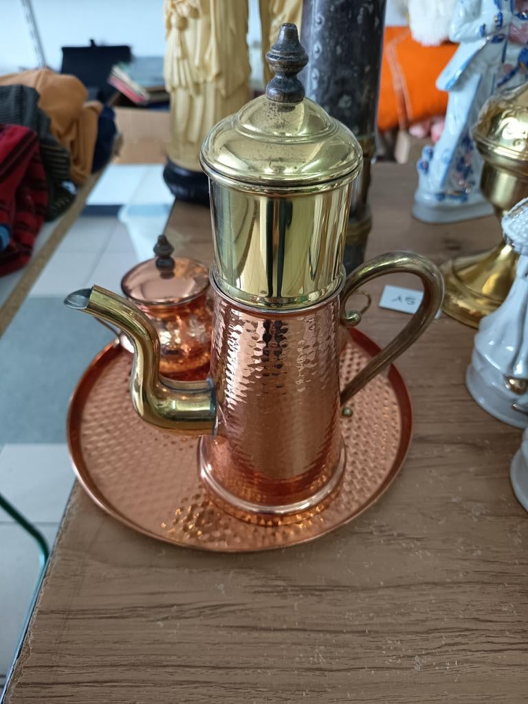 Plateau a café avec teierre, Ophalen