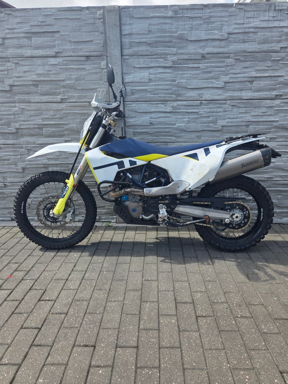 Husqvarna 701 enduro EURO5 akrapovic, rade garage, Motoren, Handvatverwarming, Particulier, Handgeschakeld, 1 cilinder