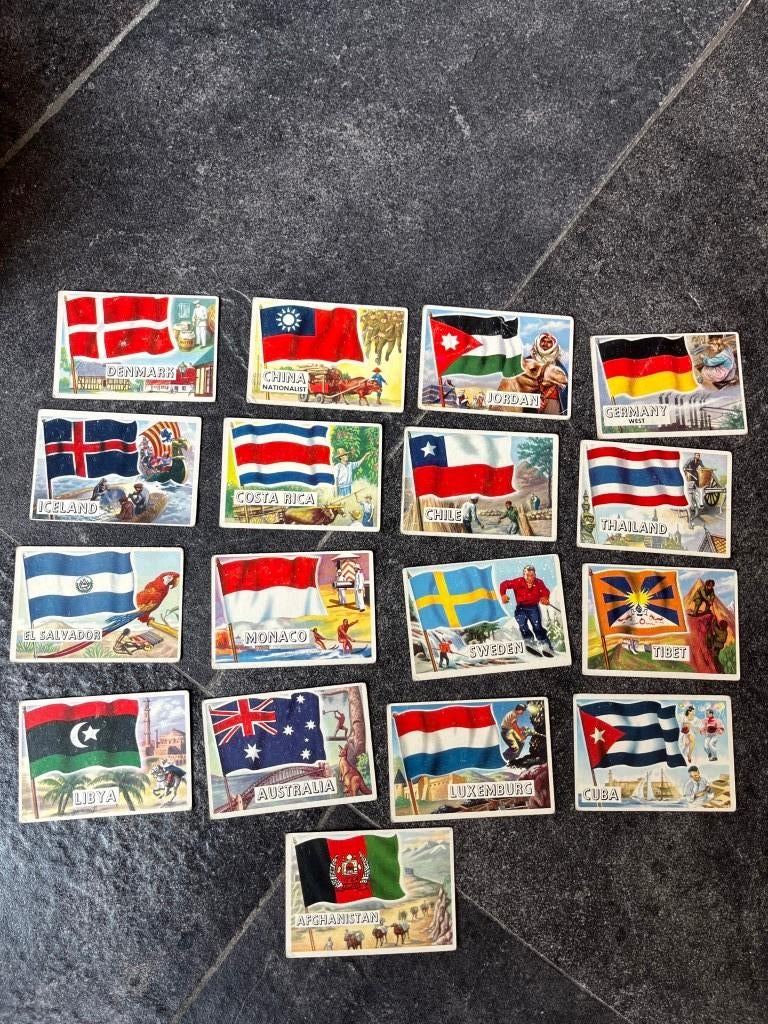 17 estampes Drapeaux du monde - drapeaux, Enlèvement ou Envoi