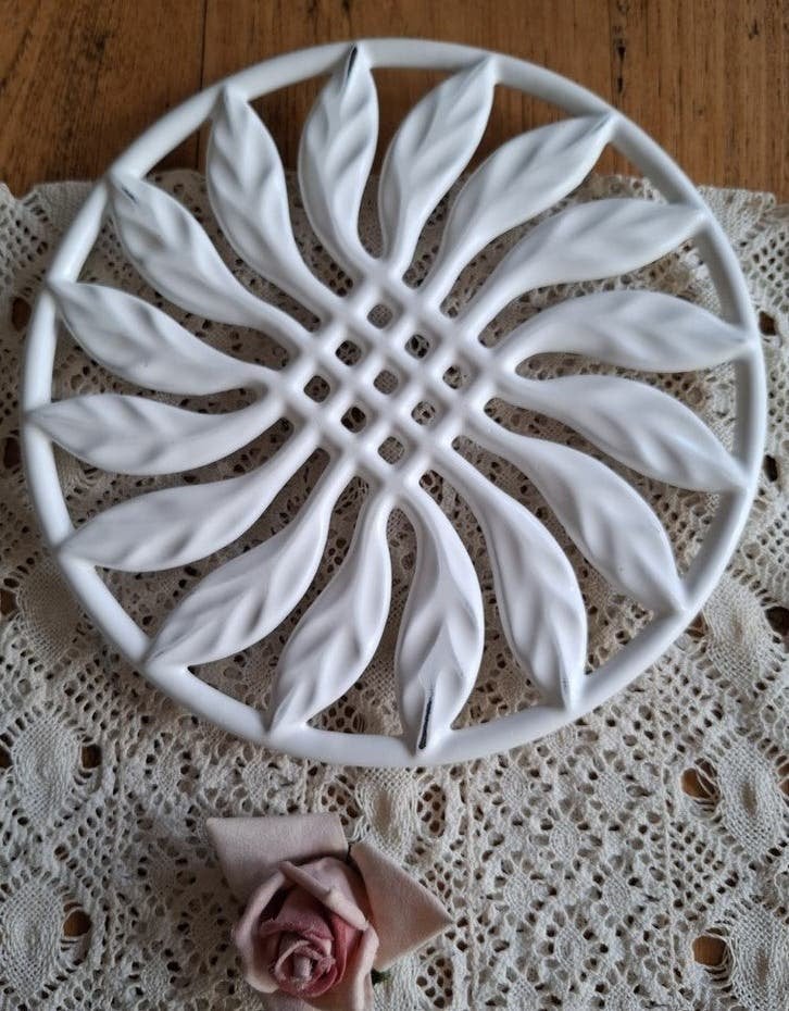 Vintage Franse witte gietijzeren onderzetter, Invecta, Antiek en Kunst, Ophalen of Verzenden