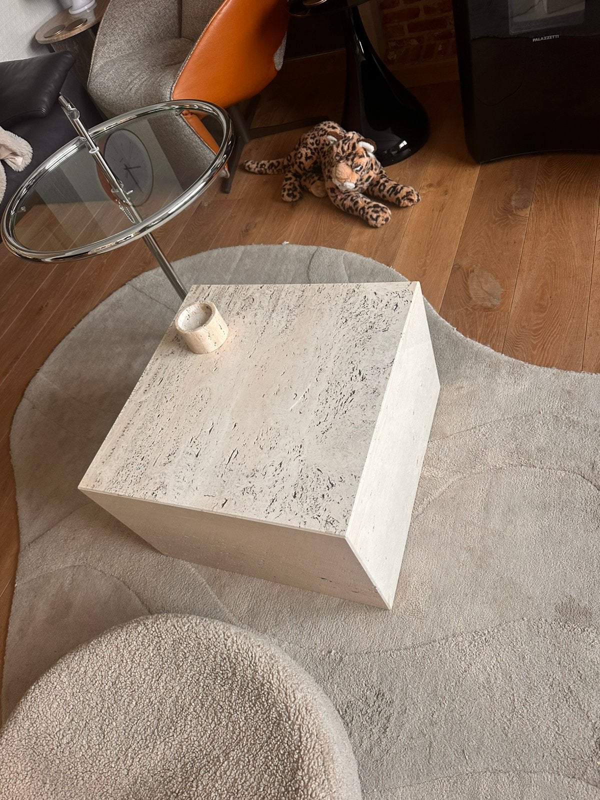 Table d'appoint vintage en travertin italien, cube, Maison & Meubles, Enlèvement, Utilisé, Carré, Minimalistisch,