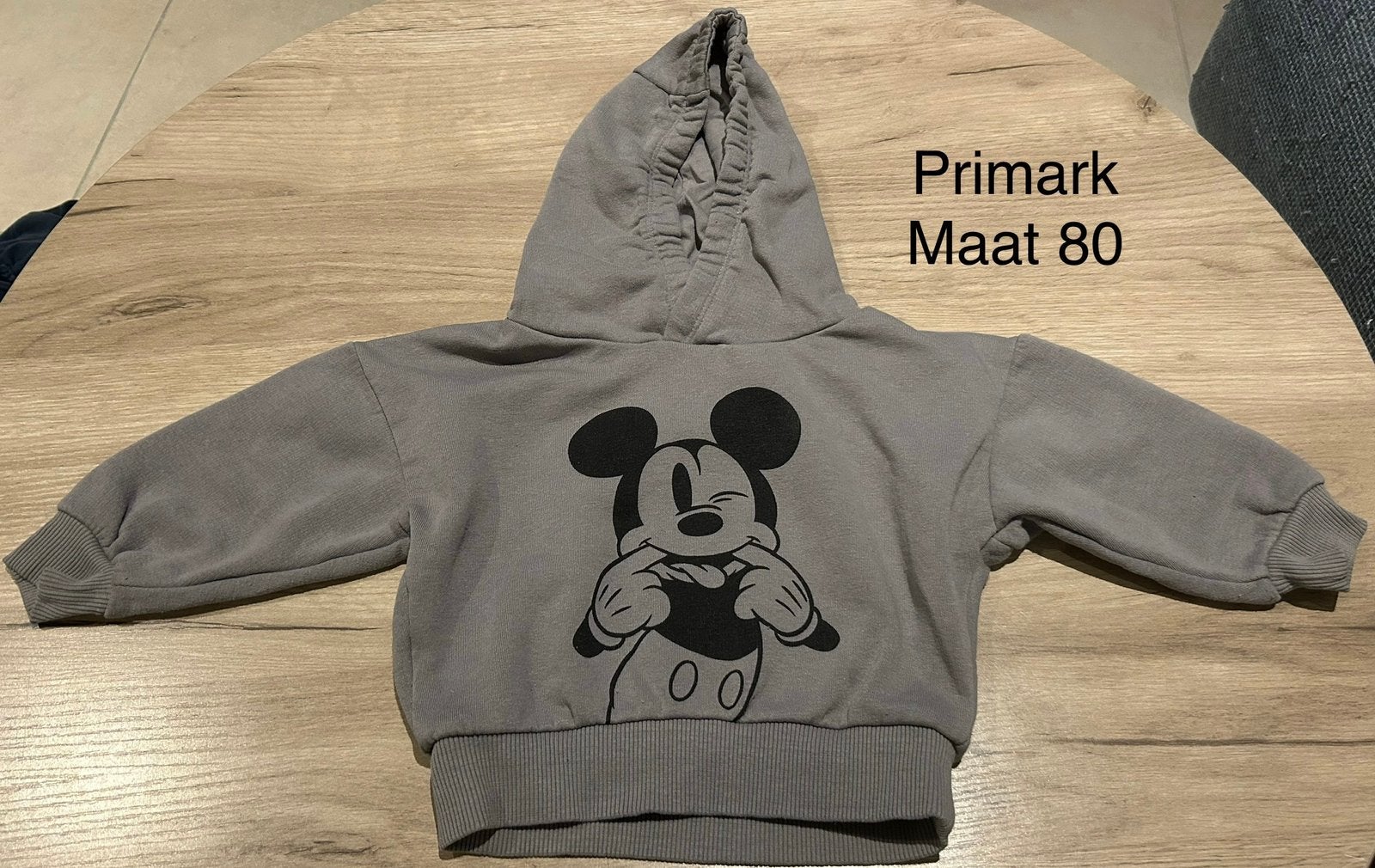 Hoodie Mickey Mouse (Primark, maat 80), Ophalen of Verzenden, Zo goed als nieuw, Truitje of Vestje