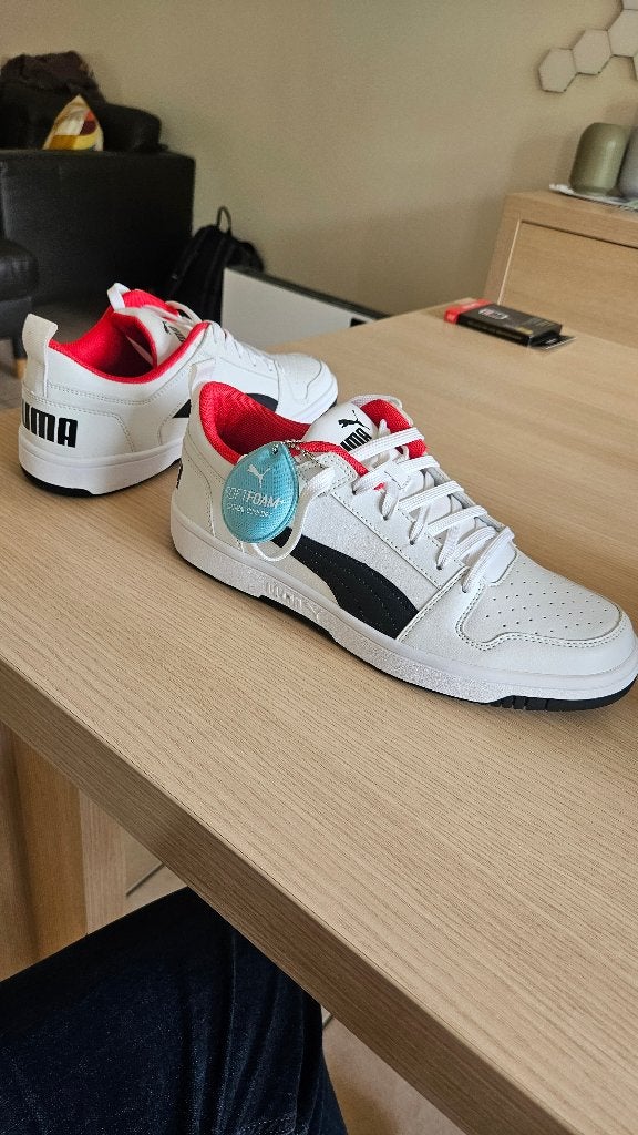 Sneakers Puma layup rebound low, taille 43, jamais portées, Neuf, Enlèvement ou Envoi, Puma, Sneakers et Baskets
