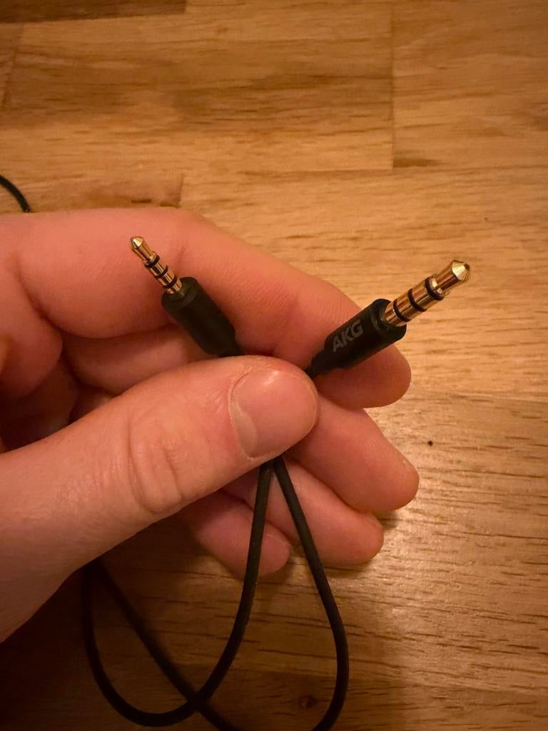 AKG 3.5mm AUX audio kabel - Zwart, Ophalen of Verzenden, Zo goed als nieuw