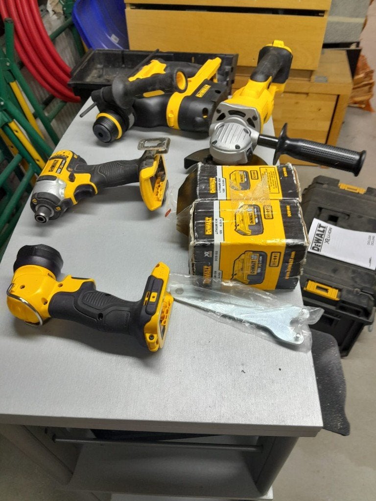 ️ À vendre Ensemble DeWalt neuf, Enlèvement, Neuf, Meuleuse d'angle, DeWalt