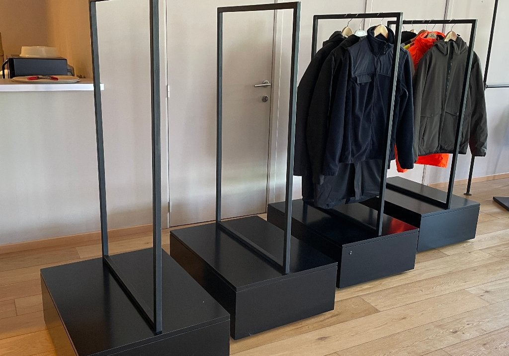 PORTANTS VETEMENTS SUR ROULETTES, Enlèvement ou Envoi, Avec roues, Utilisé