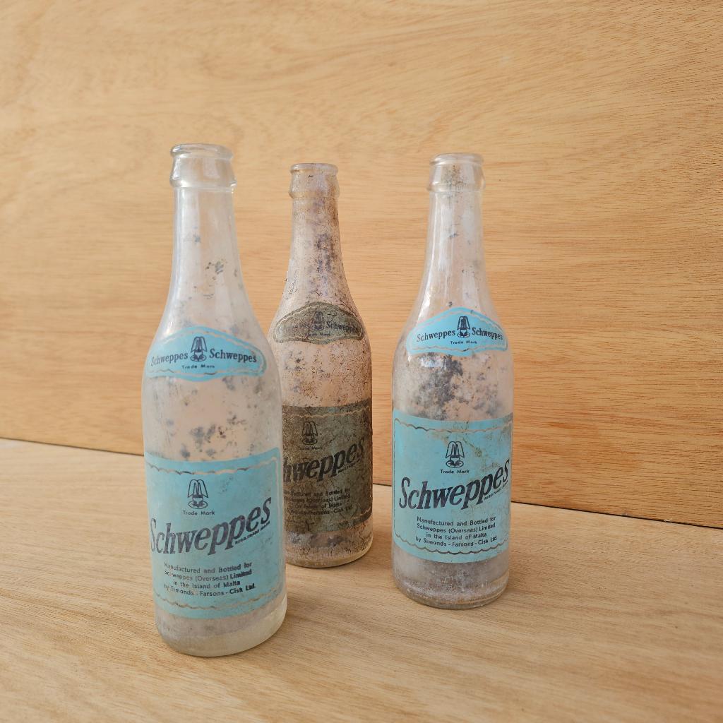 3 bouteilles Schweppes vintage uniques 1970, Collections, Enlèvement ou Envoi, Utilisé, Emballage