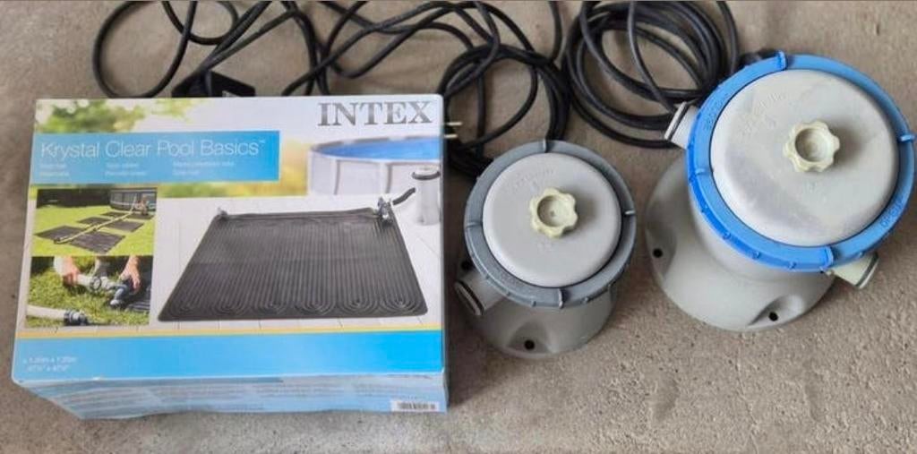 3 tapis solaire et 2 pompes de filtration., Enlèvement, Comme neuf