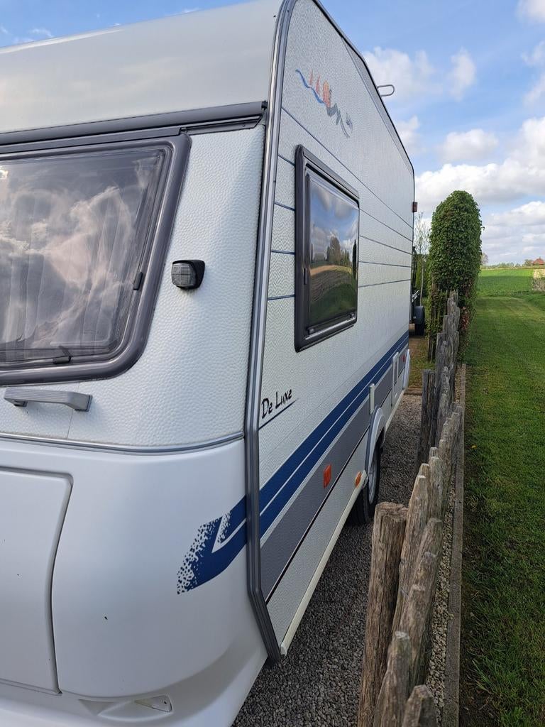 Hobby deluxe met stapelbed, Caravanes & Camping, Jusqu'à 4, Hobby, 5 à 6 mètres, Réfrigérateur