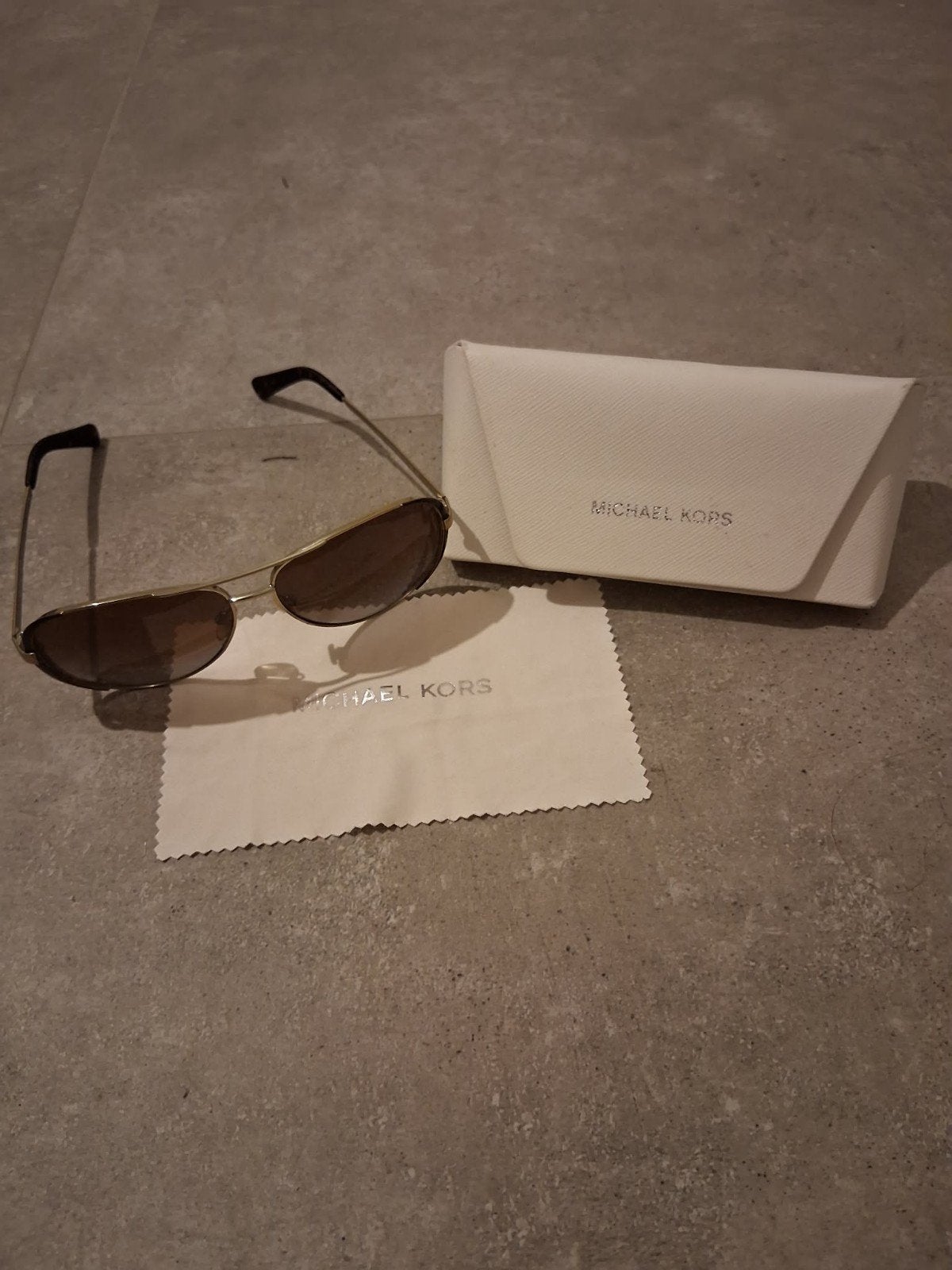 Michael Kors zonnebril te koop., Ophalen, Zonnebril