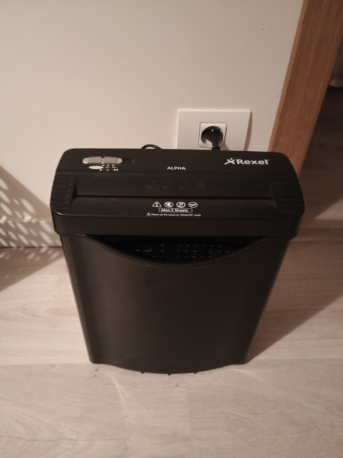 Papierversnipperaar Rexel Alpha, Ophalen