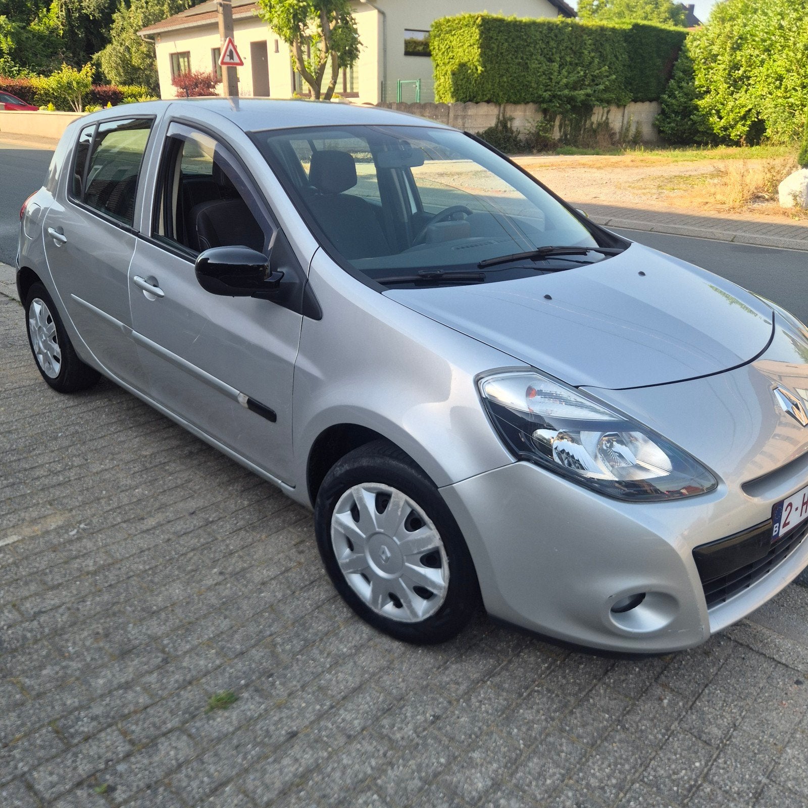 Renault clio 1.5 dci 2010 climatisation 220000 km, Autos, Achat, Boîte manuelle, 5 portes, 59 kW