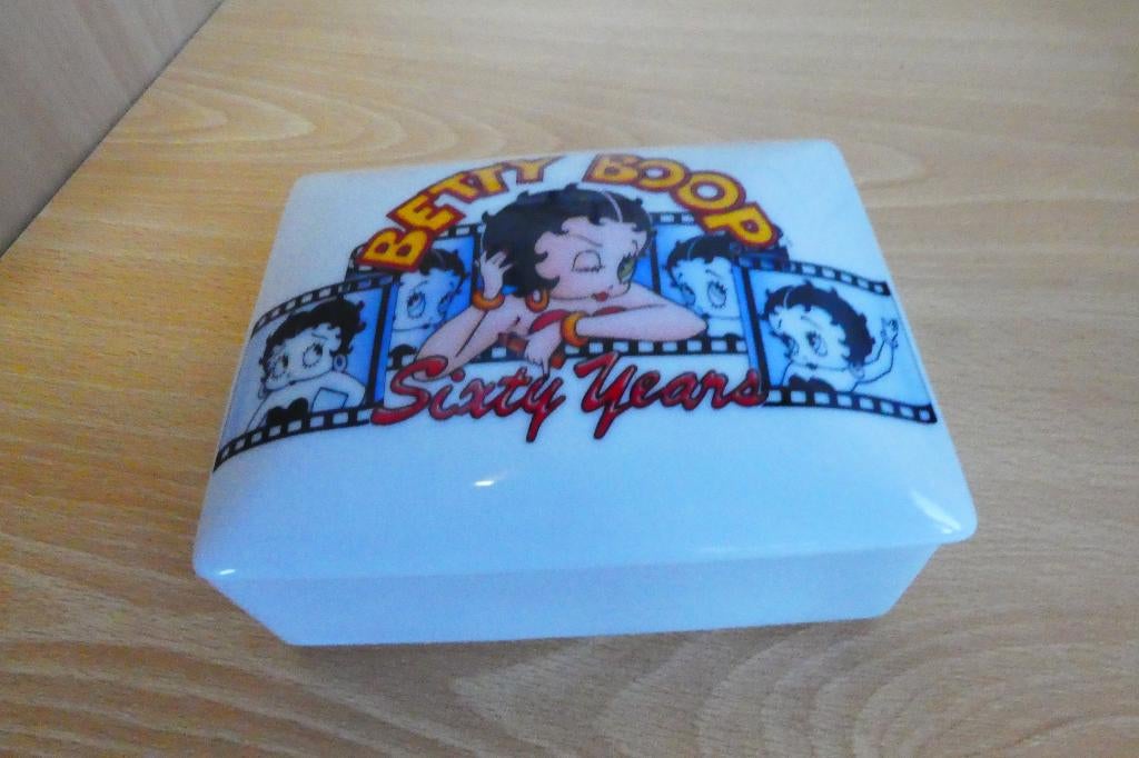 Betty Boop Vandor Zestig jaar knipogend porselein 1989, Verzamelen, Beelden en Beeldjes, Ophalen of Verzenden, Nieuw, Mens