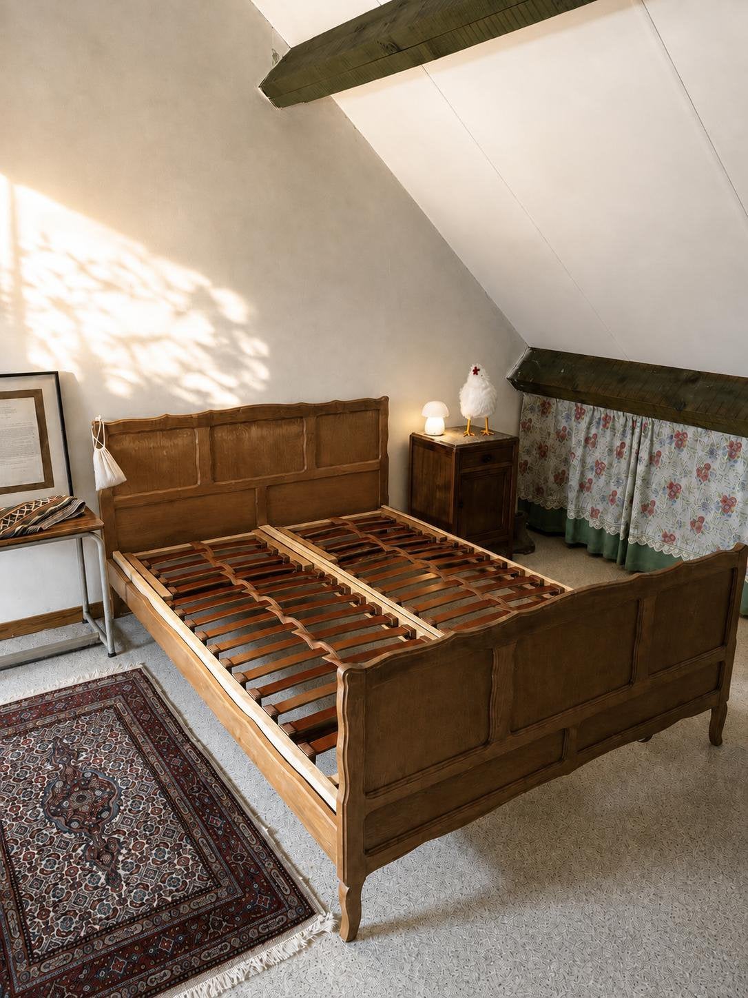 Vintage houten tweepersoonsbed – 140 x 200 cm, Ophalen of Verzenden, Zo goed als nieuw, Hout, 200 cm