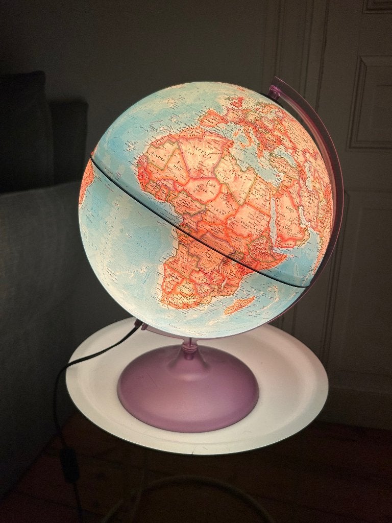 Globe terrestre lumineux, Maison & Meubles, Comme neuf, Enlèvement, Globe politique, Plastique