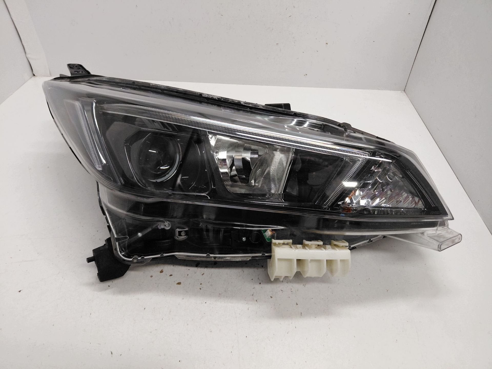 Nissan Leaf II Koplamp Rechts 260105SH0A, Takashima 1-chome 1-1
220-8686  Yokohama, NISSAN_SR@mail.nissan.co.jp, Nissan, Gebruikt