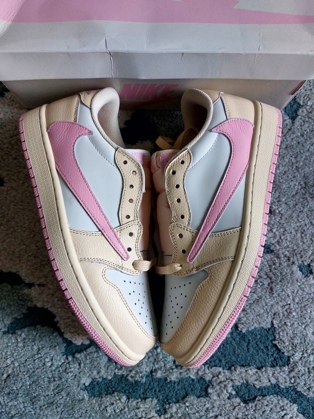 Jordan 1 Travis Scott Shy Pink, Neuf, Enlèvement ou Envoi, Autres couleurs, Jordan (Nike)