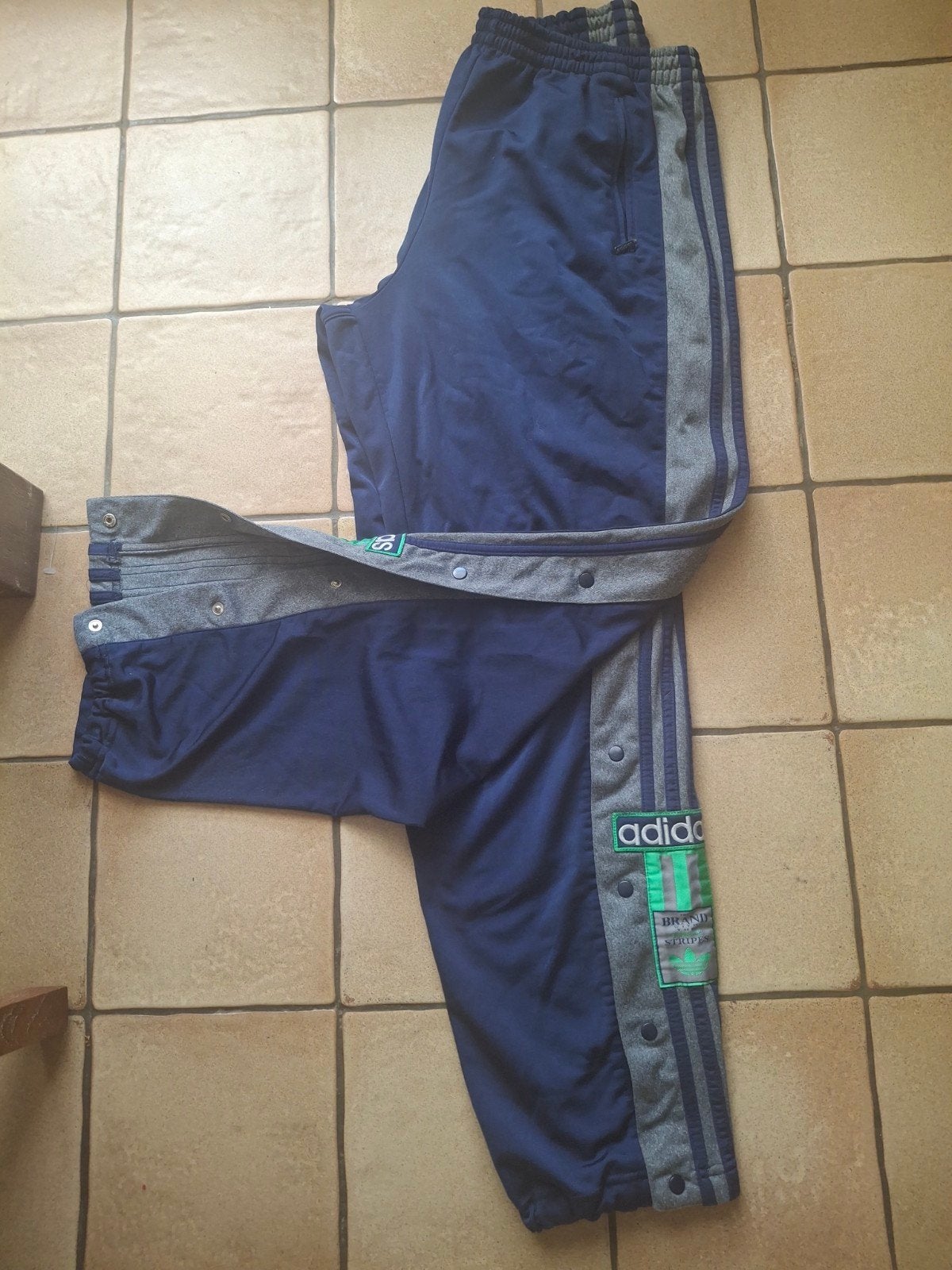 Pantalon de survêtement adidas adibreak, Vêtements | Hommes, Vêtements de sport, Enlèvement
