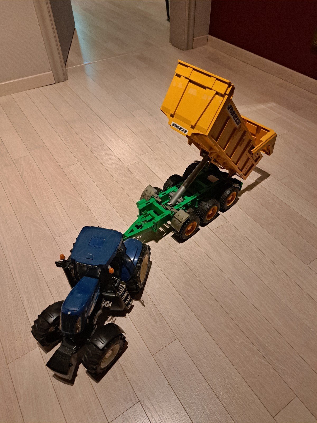 New Holland tractor met Joskin kar - Bruder, Ophalen