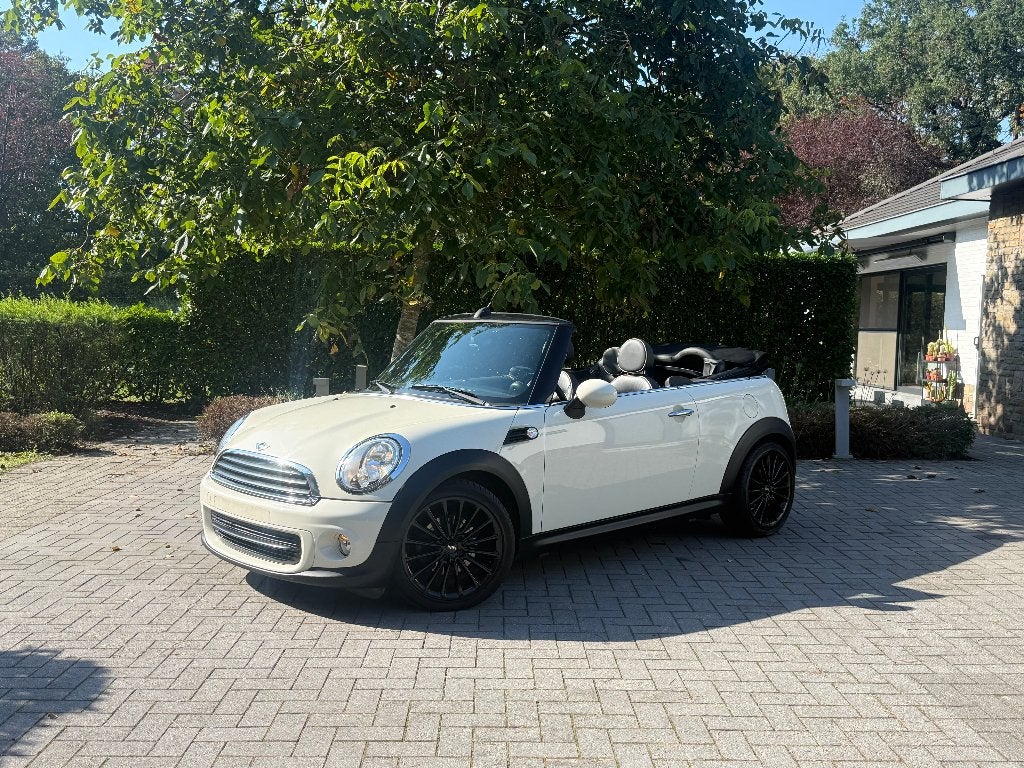 MINI One Cabrio 1.6 – 81.780 km – Volledige Historiek, Auto's, Voorwielaandrijving, Zwart, 4 cilinders, https://public.car-pass.be/vhr/f035f248-32d0-4446-bdff-66dfc81f2ffe