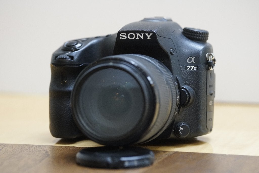 Sony Alpha 77 II (ILCA-77M2) + 18-135mm | Lage Shuttercount, Audio, Tv en Foto, Geheugenkaart, Gebruikt, Spiegelreflex, Ophalen of Verzenden