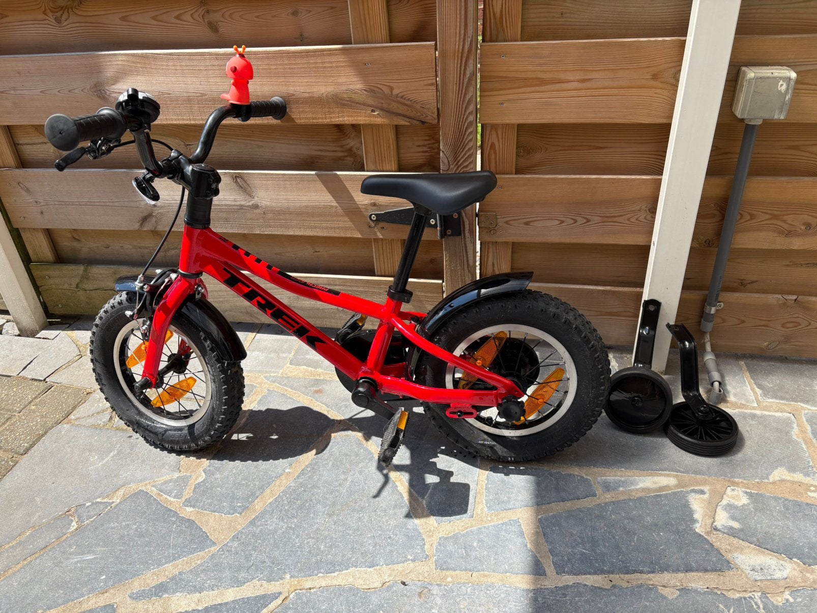 TREK 12inch met zijwieltjes, Fietsen en Brommers, Fietsen | Kinderfietsjes, Ophalen, Terugtraprem, Zijwieltjes, Gebruikt