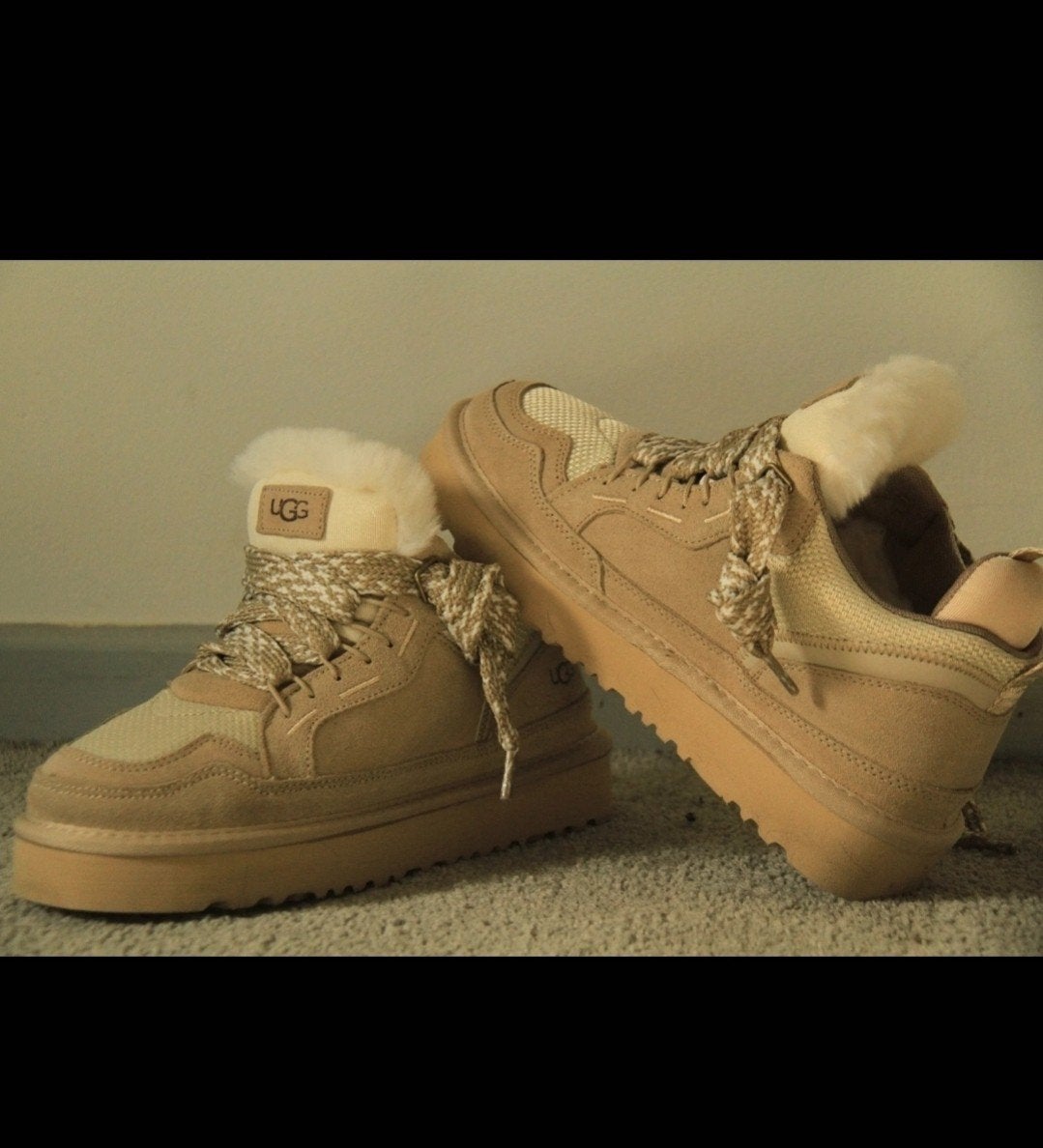 UGGS Lowmel - 39, Collections, Cartes de naissance & Cartes de visite, Enlèvement ou Envoi