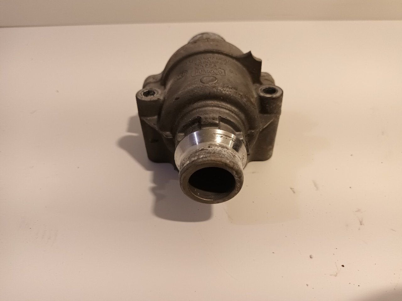 Thermostaathuis Ford Mustang, Onderdelen@venauto.nl, Van der Ven Autorecycling B.V., Gebruikt, Ettenseweg 76, 4706 PB Roosendaal, The Netherlands
