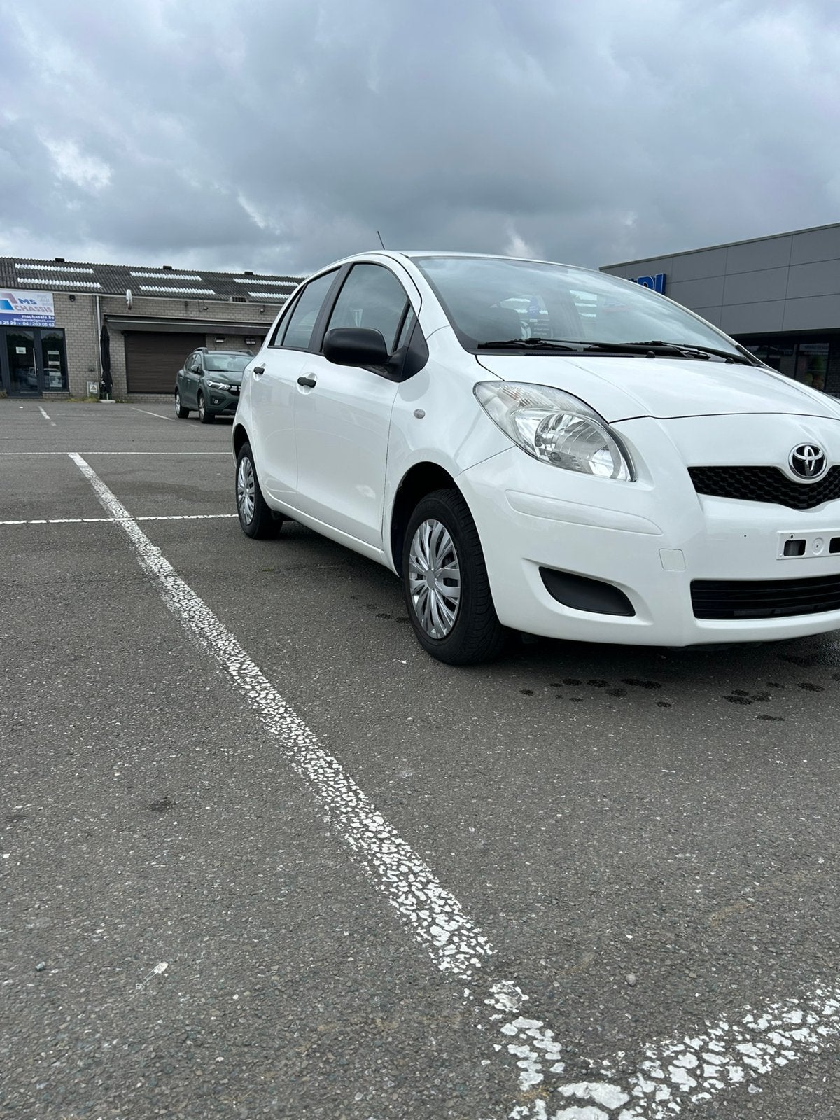 Toyota Yaris 1000 CC essence, Autos, Toyota, Euro 5, Achat, Boîte manuelle, Noir