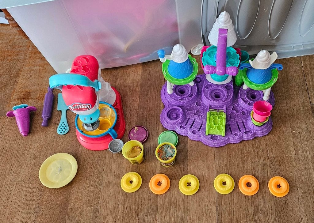PLAY-DOH GLACES ET PATISSERIES  15€, Ophalen of Verzenden, Zo goed als nieuw, Jongen of Meisje