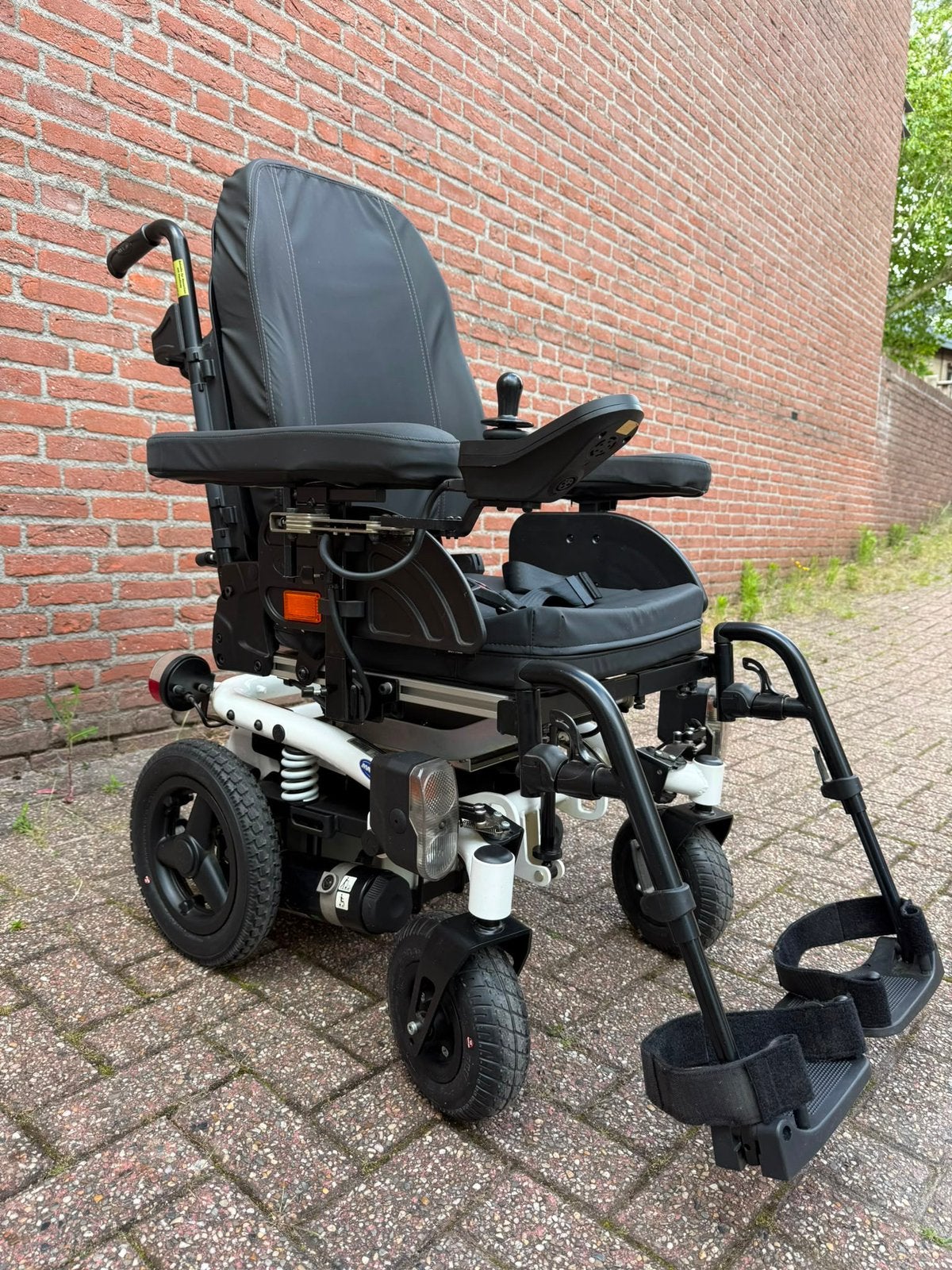 Elektrische Rolstoel Invicare Bora, Diversen, Rolstoelen, Ophalen of Verzenden, Zo goed als nieuw, Elektrische rolstoel