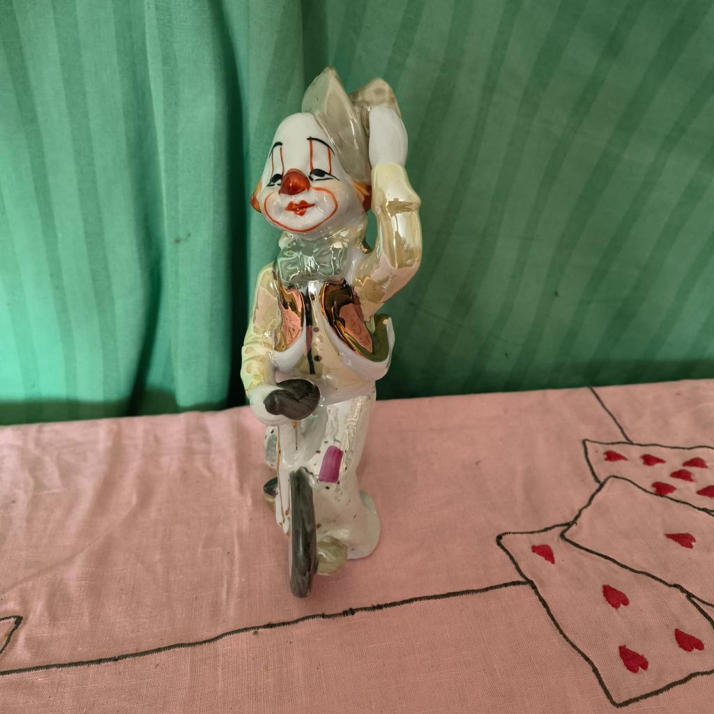 Beeldje van een Clown op een éénwieler, Verzamelen, Ophalen of Verzenden, Gebruikt, Mens