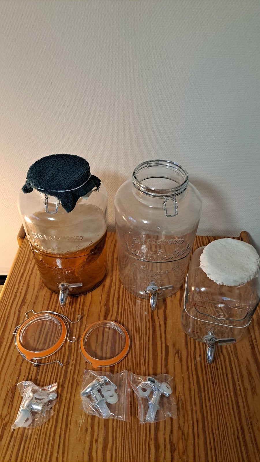 drankdispensers glas met inox kraantjes, Ophalen, Glas