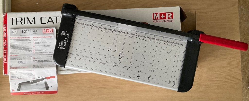 Snijmachine Trim Cat M+R, Hobby & Loisirs créatifs, Cartes | Fabrication, Envoi, Comme neuf