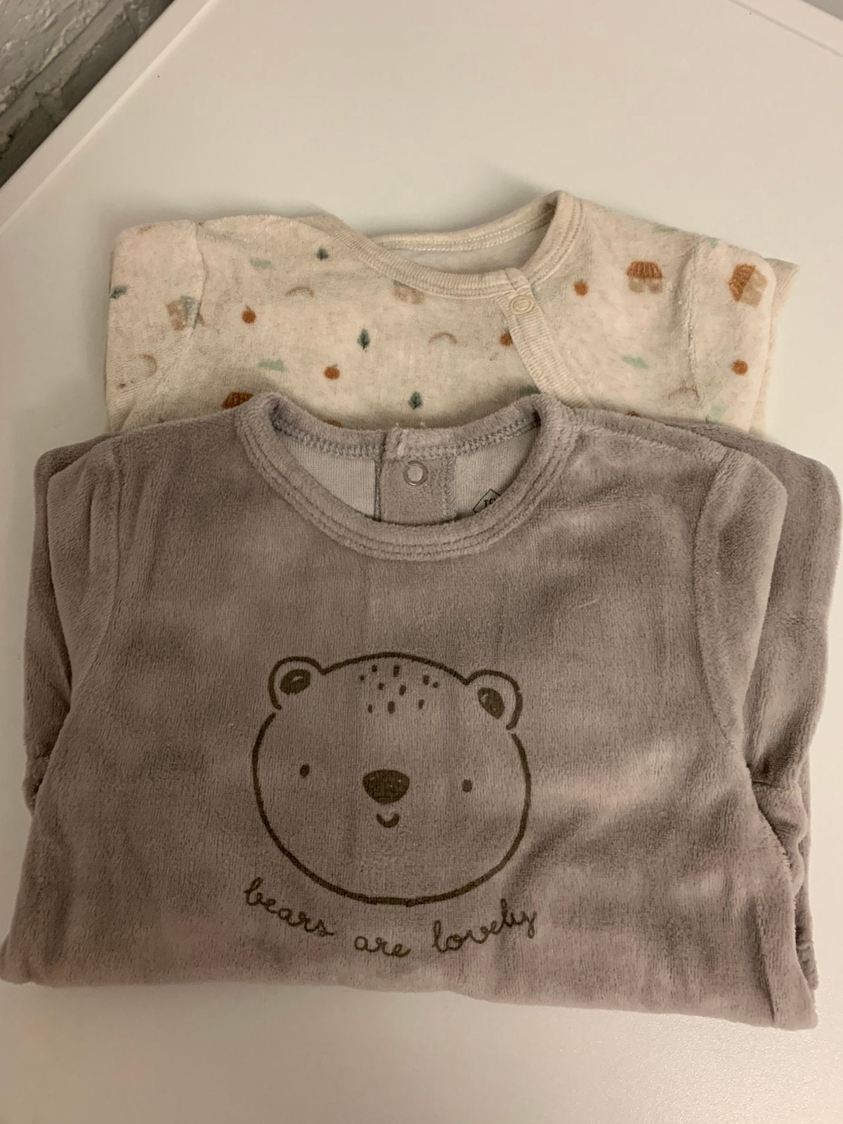 2 pyjamas Taille 9 mois - Etat impeccable, Enfants & Bébés, Vêtements de bébé | Taille 74, Enlèvement, Comme neuf, Garçon