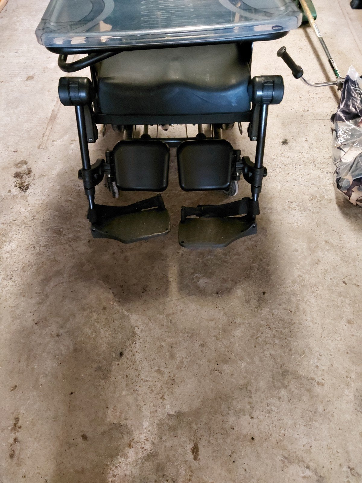 Invacare Rea Een comfortabele en positionerende rolstoel, Ophalen, Zo goed als nieuw, Handbewogen rolstoel