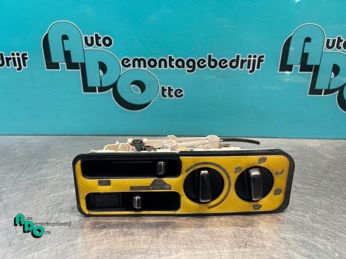 Panneau de commandes chauffage d'un Toyota Starlet (Starlet, -, 3 mois de garantie, Toyota, Utilisé