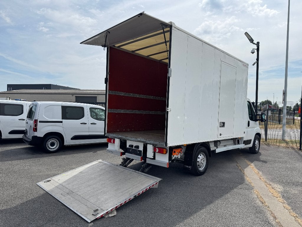 Peugeot Boxer meubelbak met lift Dhollandia L3 1st eig boek, Achat, Euro 6, 3 places, Boîte manuelle