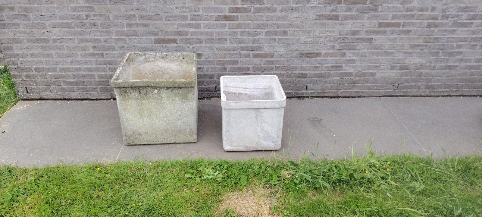2 eternit bloembakken, Enlèvement