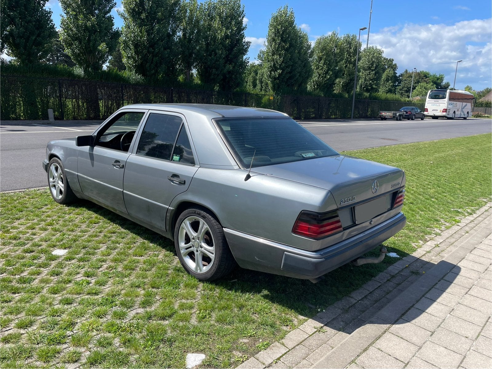 Oldtimer Mercedes 2.5 turbo diesel W124 in zeer goede staat, foto 7