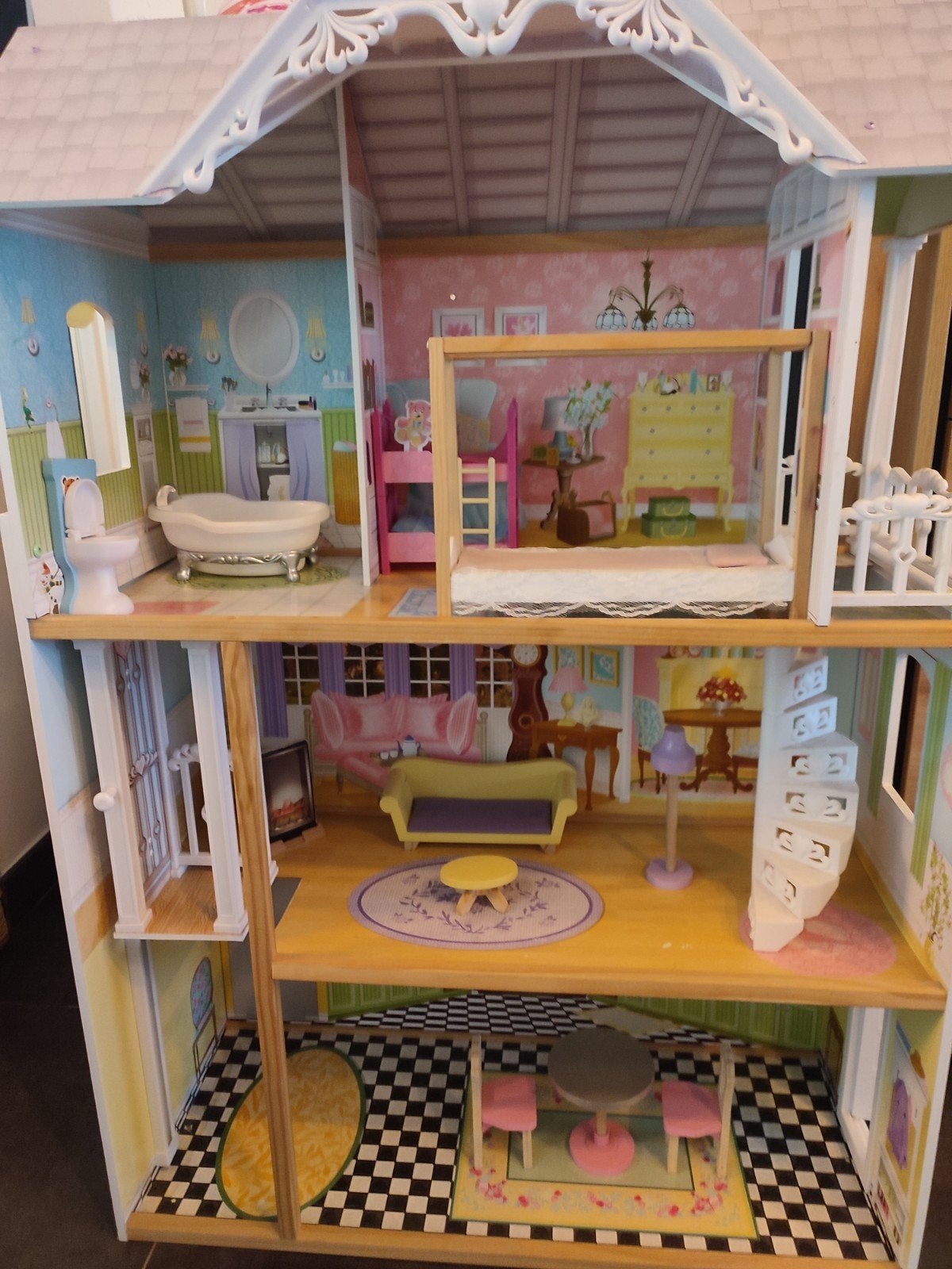 Poppenhuis met 3 verdiepingen, Ophalen, Poppenhuis