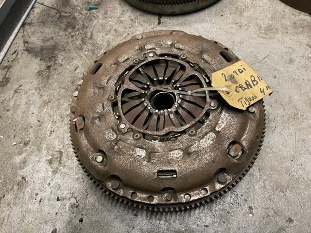 VLIEGWIEL DUBBELE MASSA Tiguan (5N1 / 2) (022141015S), Gebruikt, De Bloemendaal 21 21
5221 EB  'S HERTOGENBOSCH, NL, Info@123Parts.nl