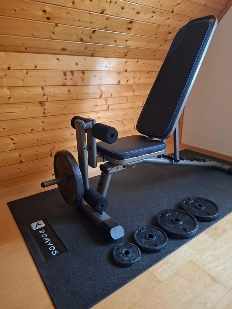 Verstelbare halterbank met leg extension en 5 gewichten, Sport en Fitness, Fitnessmaterialen, Ophalen, Zo goed als nieuw