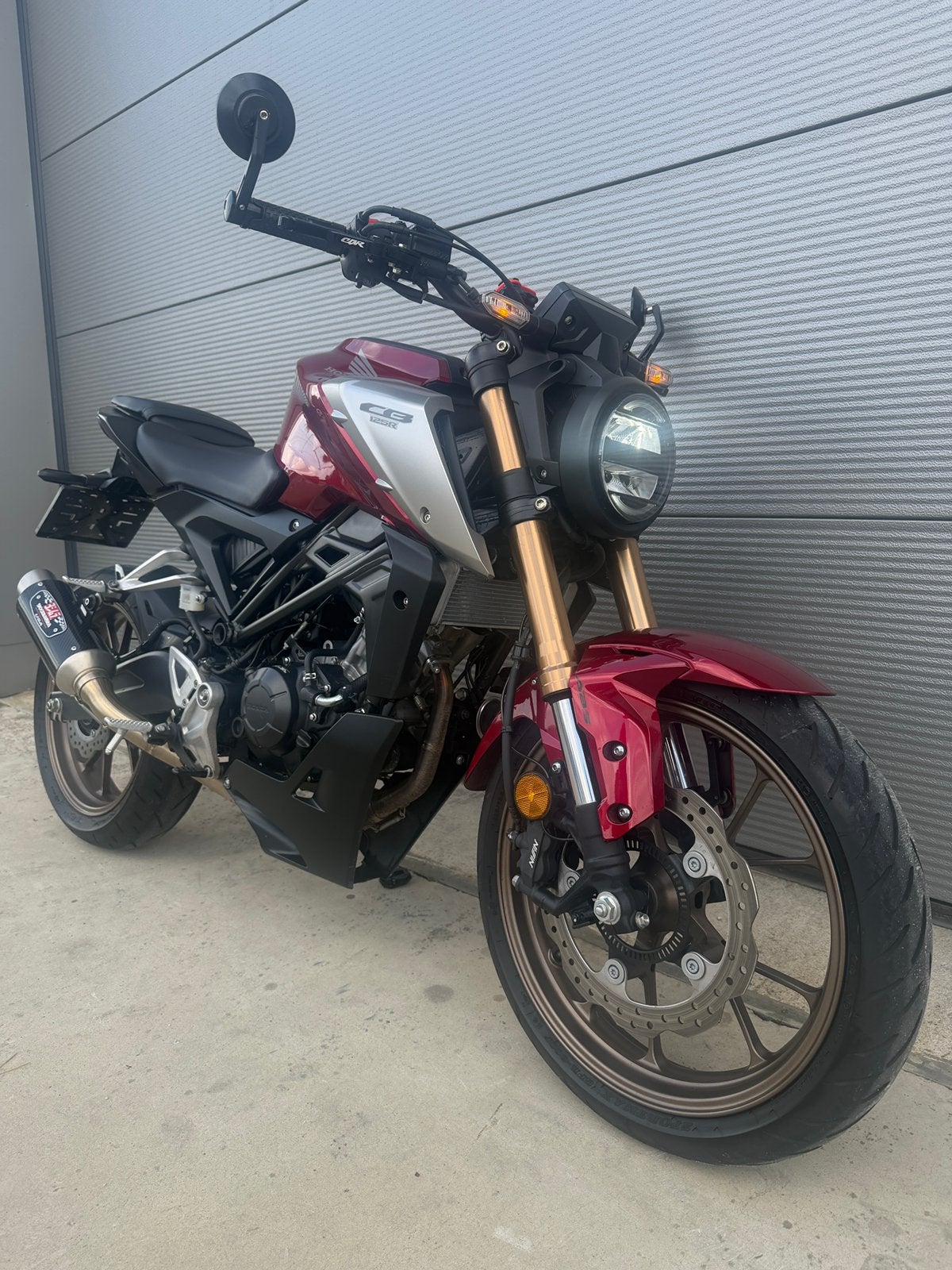 Honda CB125R 2021 - 3900 km Pot Yoshimura EN PARFAIT ÉTAT, Motos, Particulier, Naked bike, ABS