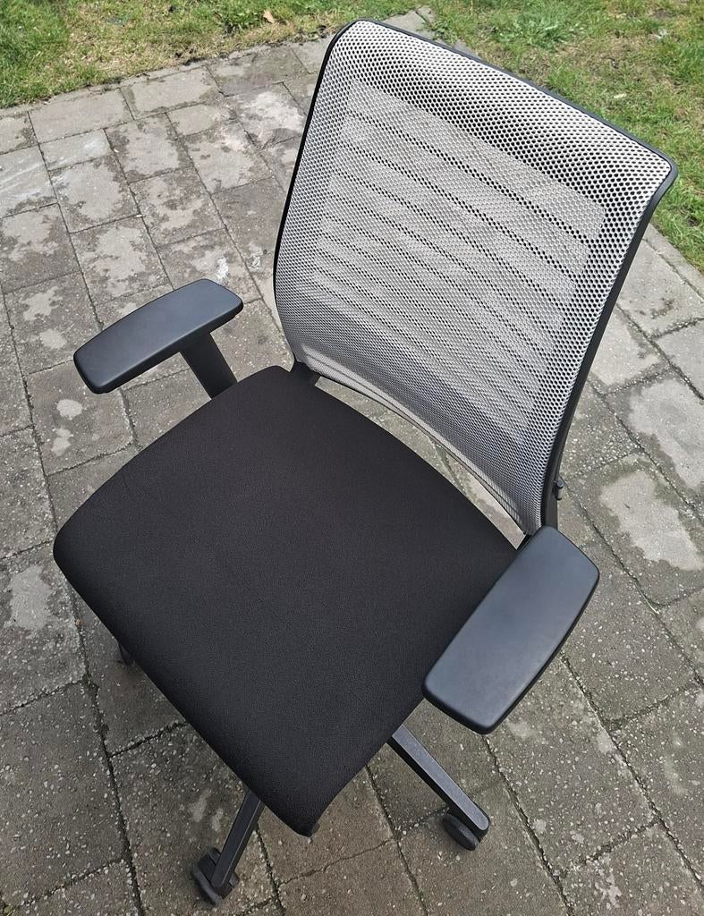 Steelcase Think V2, chaise de bureau avec accoudoirs, noir, Maison & Meubles, Enlèvement, Ergonomique, Noir, Chaise de bureau