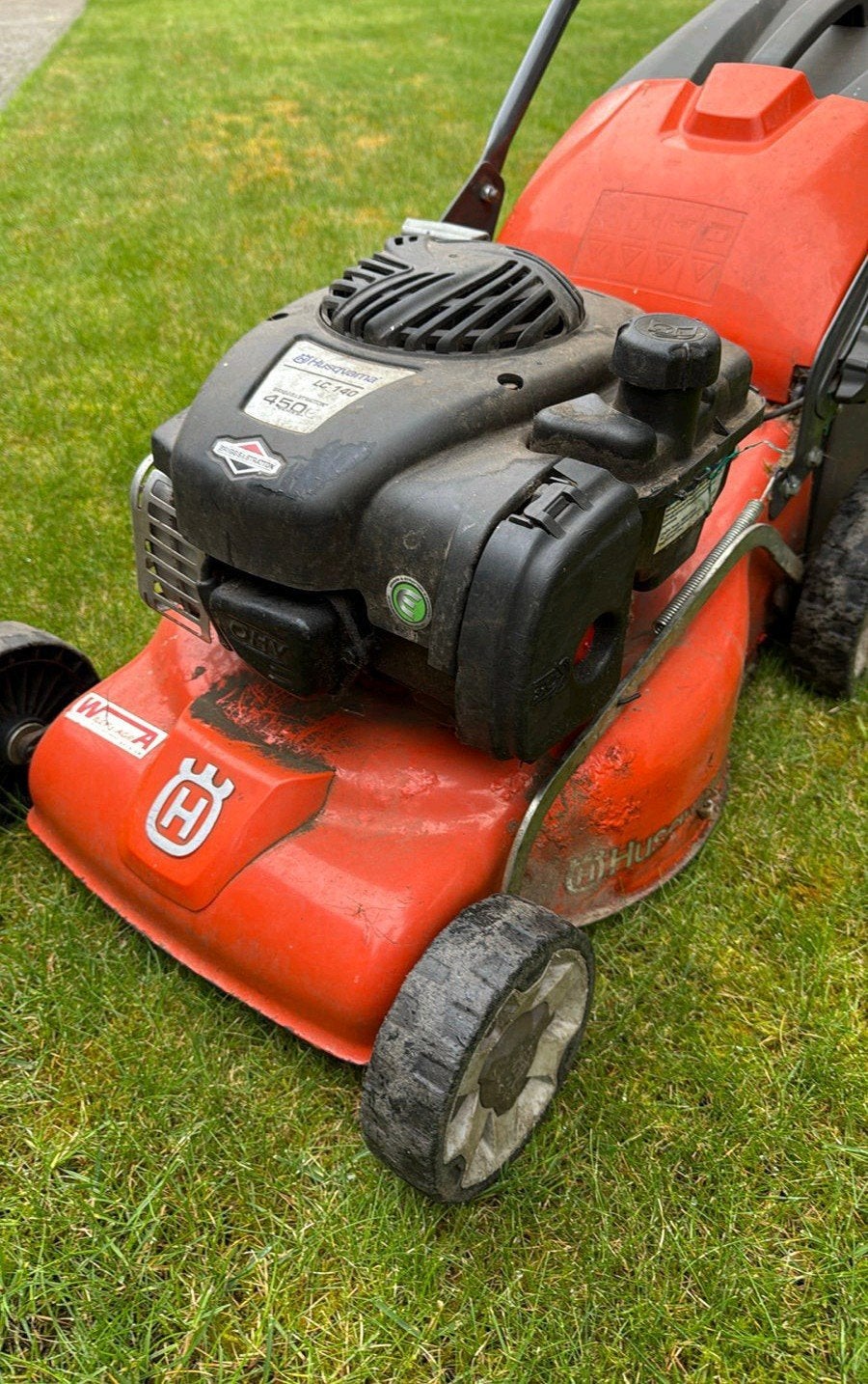 Ik zoek een kapotte grasmaaier op benzine., Ophalen